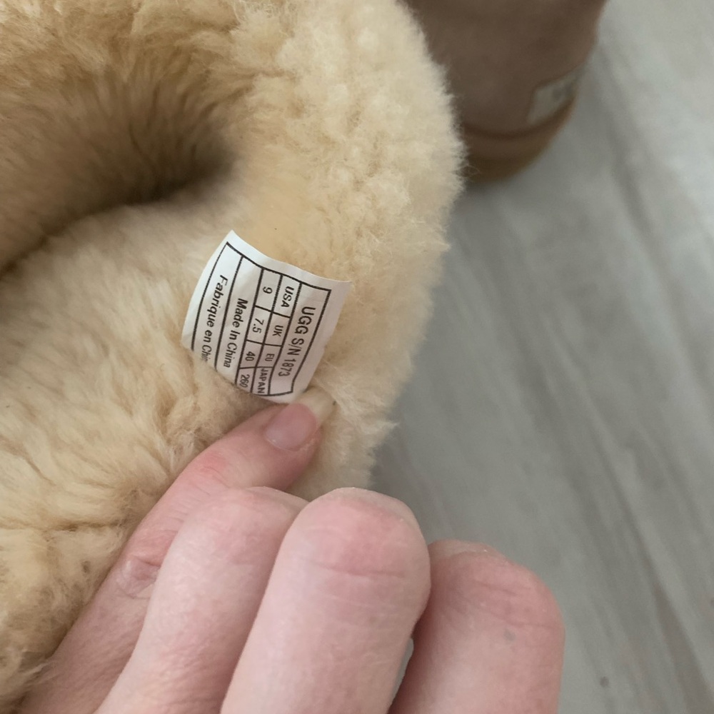 UGG Authentic Bailey Button Sheepskin Boot size 9… - image 2